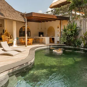 https://lamoon-villas-berawa.ubudhotelsnow.com
